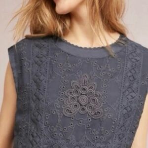 Tiny X Anthropologie Women's
Embroidered Eyelet Lace Trim
Sleeveless top size L